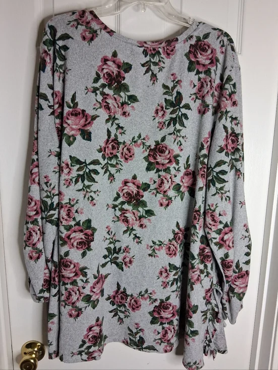 Lightweight Fleece Like Grey Floral Pink Rose Ruched Sleeve Top - Women SZ 4X - Picture 7 of 7